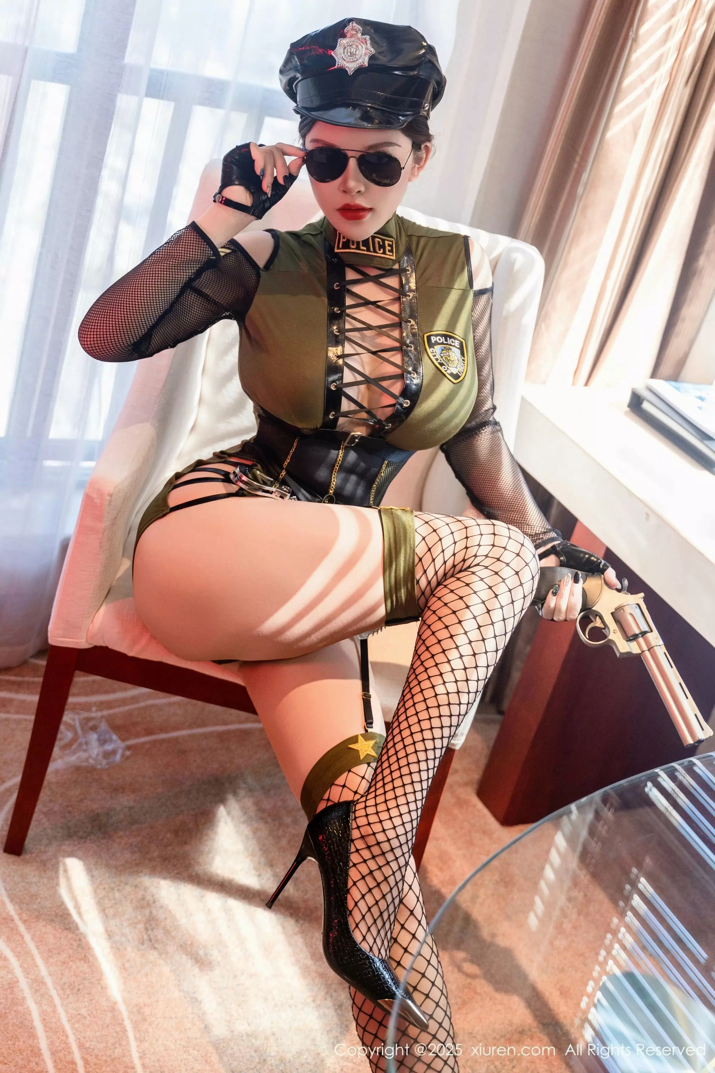 伊丽莎有点白写真